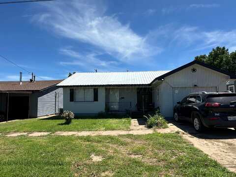 424 E 2nd Street, Shamrock, TX 79079