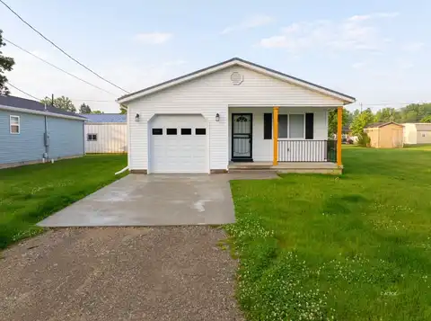 17 West 2nd St, The Plains, OH 45780