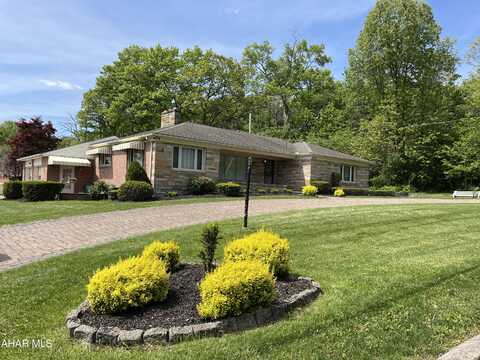 3353 Sylvan Heights Drive, Hollidaysburg, PA 16648