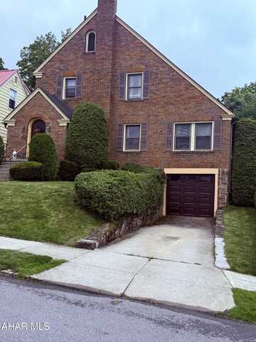 414 27th Avenue, Altoona, PA 16601