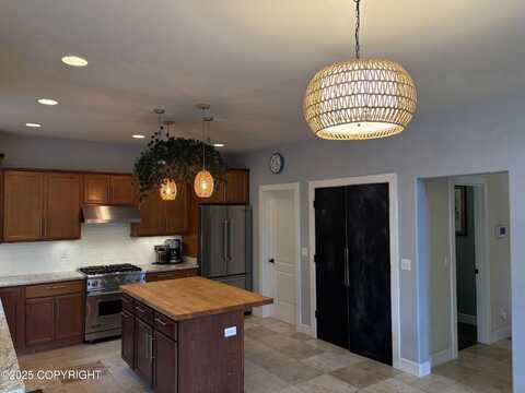 13125 W Curry Ridge Circle, Eagle River, AK 99577