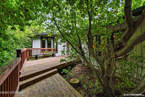 3809 Katmai Circle, Anchorage, AK 99517