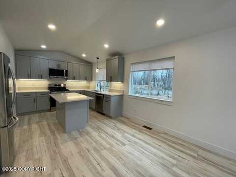 2033 E Chickaloon Road, Wasilla, AK 99654