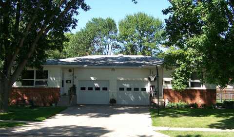 1716 Dick Drive, Aberdeen, SD 57401