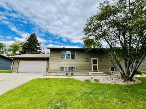 2207 SE 13th Avenue, Aberdeen, SD 57401