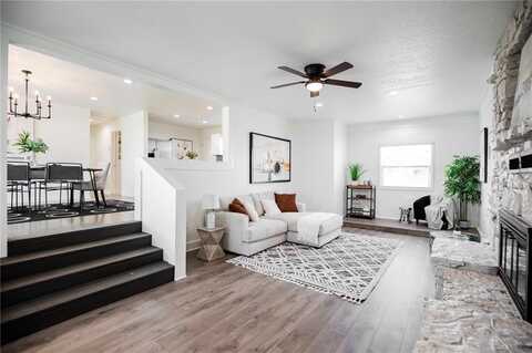 809 11th ST, Bentonville, AR 72712
