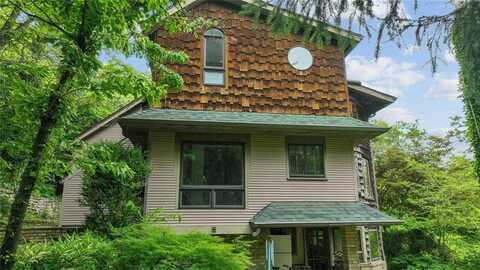 5 Alexander ST, Eureka Springs, AR 72632