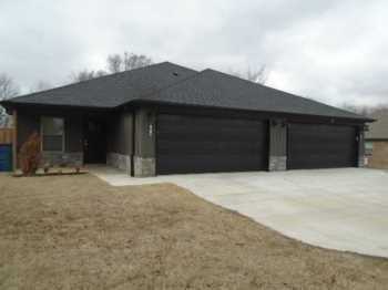 505 Collins AVE Unit #B, Gentry, AR 72734