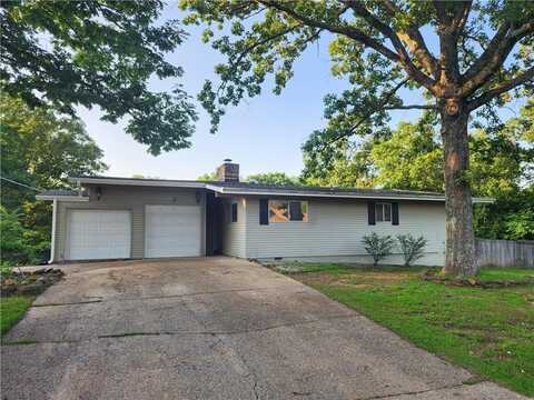 2 Little DR, Bella Vista, AR 72715