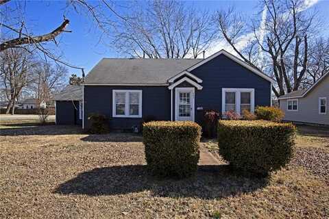 403 E ST, Bentonville, AR 72712