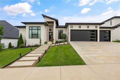 8002 W Claverton ST, Rogers, AR 72758