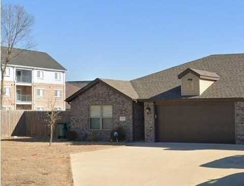 400 Rineel ST, Centerton, AR 72719