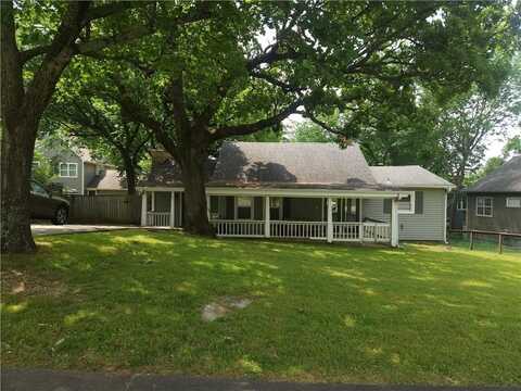 493 N Fritz DR, Fayetteville, AR 72701