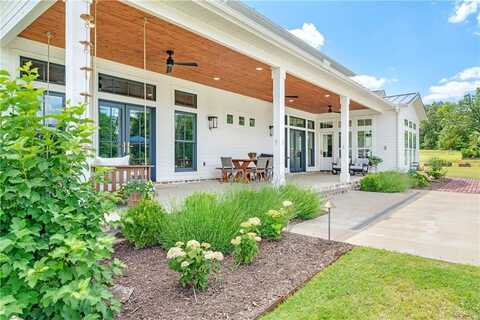 10050 S Smokey Bear RD, Fayetteville, AR 72701