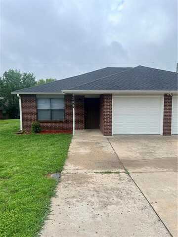 2447 Yvonne DR, Fayetteville, AR 72704