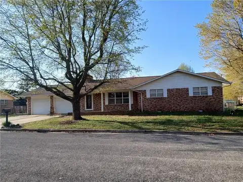 1003 Freeman AVE, Berryville, AR 72616