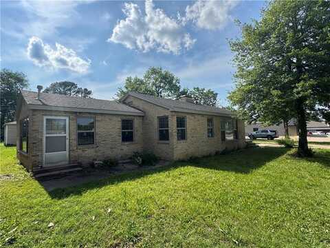 824 S Mt Olive ST, Siloam Springs, AR 72761