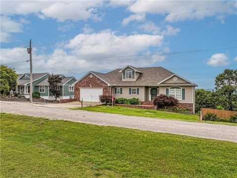 17 La Costa DR, Holiday Island, AR 72631