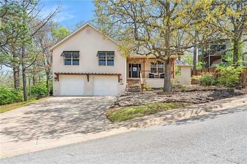 1136 N Oak DR, Fayetteville, AR 72701