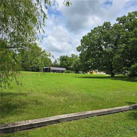 1929 E Huntsville RD, Fayetteville, AR 72701