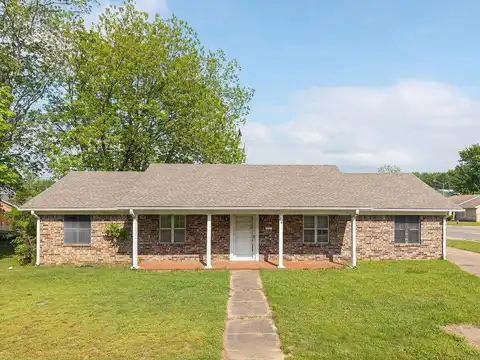 100 Meadow PL, Clarksville, AR 72830
