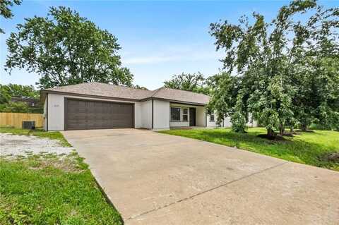 1409 N Arkansas ST, Rogers, AR 72756