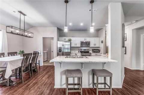 130 E Glendale LN, Rogers, AR 72758
