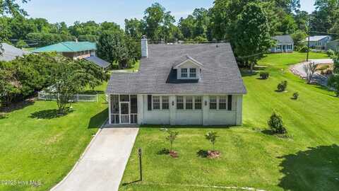 102 Lakeshore Drive, Lake Waccamaw, NC 28450