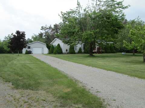 5189 Pinecrest Drive, Lewiston, MI 49756