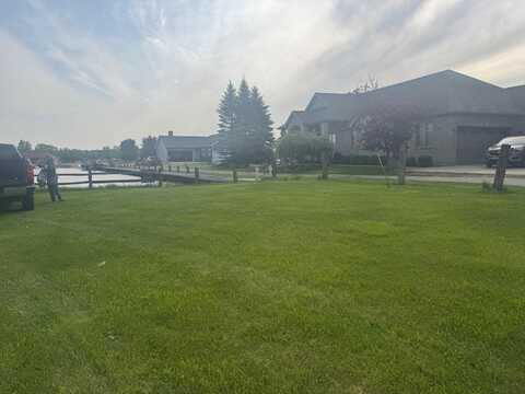 Whites Court, Houghton Lake, MI 48629
