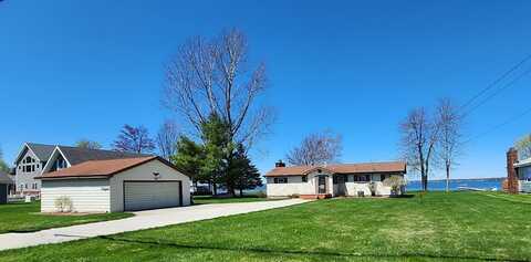3113 Long Point Drive, Houghton Lake, MI 48629