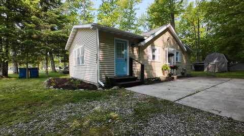 8584 E Houghton Lake Drive, Houghton Lake, MI 48629