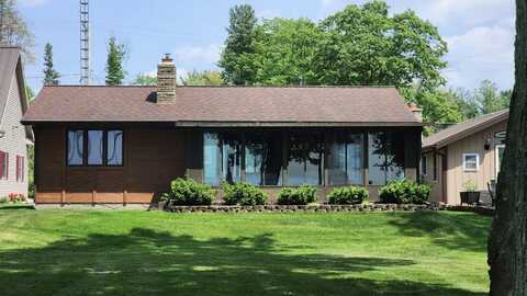220 McDonald Drive, Houghton Lake, MI 48629