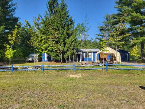 108 Woodleaf Drive, Grayling, MI 49738