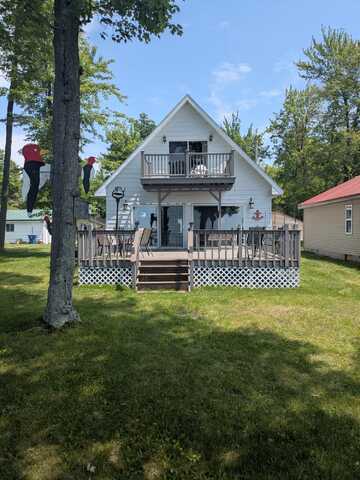 6783 E Houghton Lake Drive, Houghton Lake, MI 48629