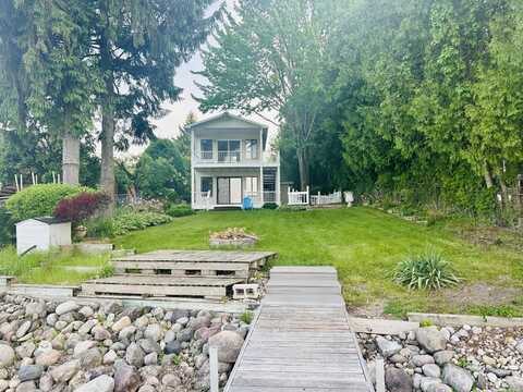 6382 W Higgins Lake Drive, Roscommon, MI 48653