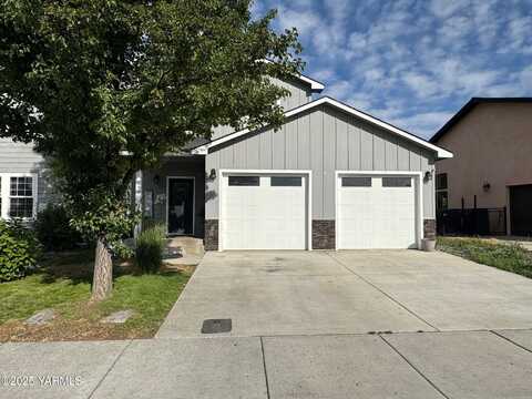 712 Fountain Blvd, Zillah, WA 98953