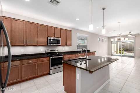 3235 W CARTER Road, Phoenix, AZ 85041