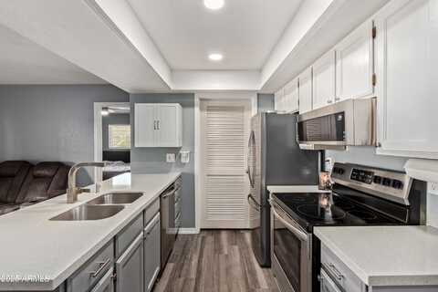 520 N STAPLEY Drive, Mesa, AZ 85203