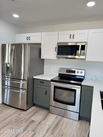 308 W ORAIBI Drive, Phoenix, AZ 85027