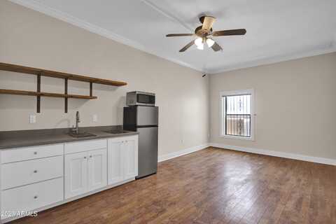 5753 W GLENDALE Avenue, Glendale, AZ 85301