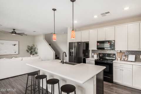 3900 E BASELINE Road, Phoenix, AZ 85042