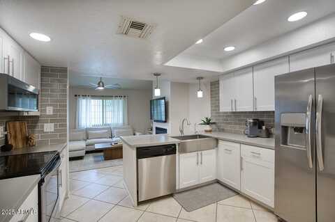 2020 W UNION HILLS Drive, Phoenix, AZ 85027