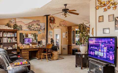 8642 ROUNDUP Drive, Show Low, AZ 85901