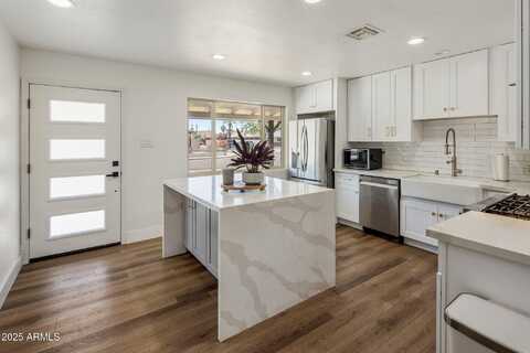 8022 E COLUMBUS Avenue, Scottsdale, AZ 85251