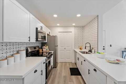623 W GUADALUPE Road, Mesa, AZ 85210
