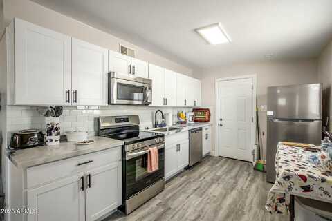 2221 E LYNNE Lane, Phoenix, AZ 85042