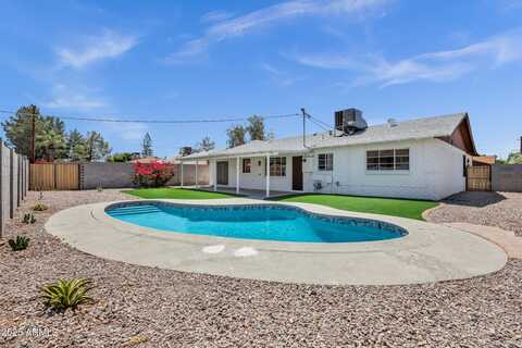 8002 E WHITTON Avenue, Scottsdale, AZ 85251