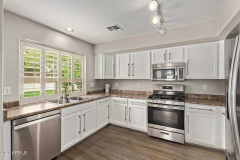 2438 W VIA DONA Road, Phoenix, AZ 85085
