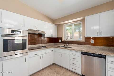 10621 W OAKMONT Drive, Sun City, AZ 85351